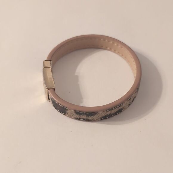 718 Animal‎ Print Cuff Bracelet with Magnetic Clasp - Picture 6 of 6